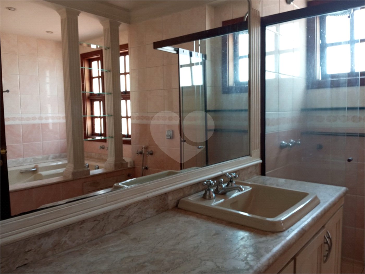 Casa à venda com 3 quartos, sendo 1 suíte, em Vila Nivi, São Paulo, SP