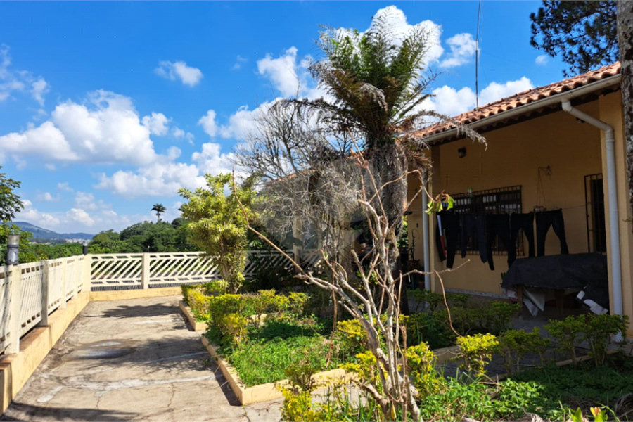Casa à venda com 3 quartos, sendo 1 suíte, em Rio Acima, Mairiporã, SP