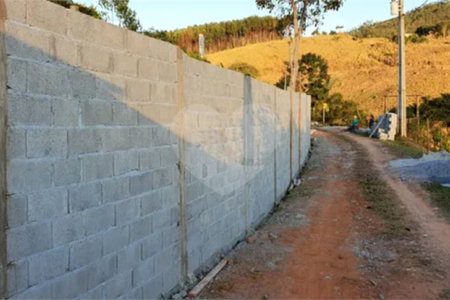 Chácara à venda com 3 quartos, sendo 1 suíte, no Centro, Paraibuna, SP