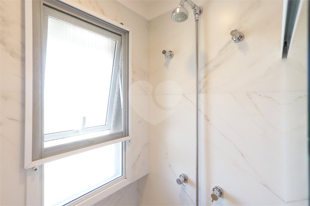 Apartamento à venda com 3 quartos, sendo 1 suíte,  em Vila Anastácio, São Paulo, SP