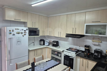 Sobrado à venda com 2 quartos, sendo 1 suíte, em Vila Nivi, São Paulo, SP
