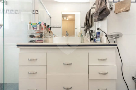 Apartamento à venda com 3 quartos, sendo 2 suítes, em Vila Olímpia, São Paulo, SP