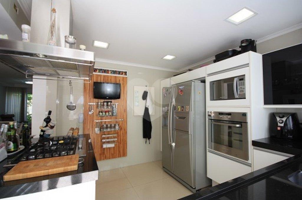 Casa à venda com 4 quartos, sendo 2 suítes, no condomínio Melbourne Residence, São Paulo - SP