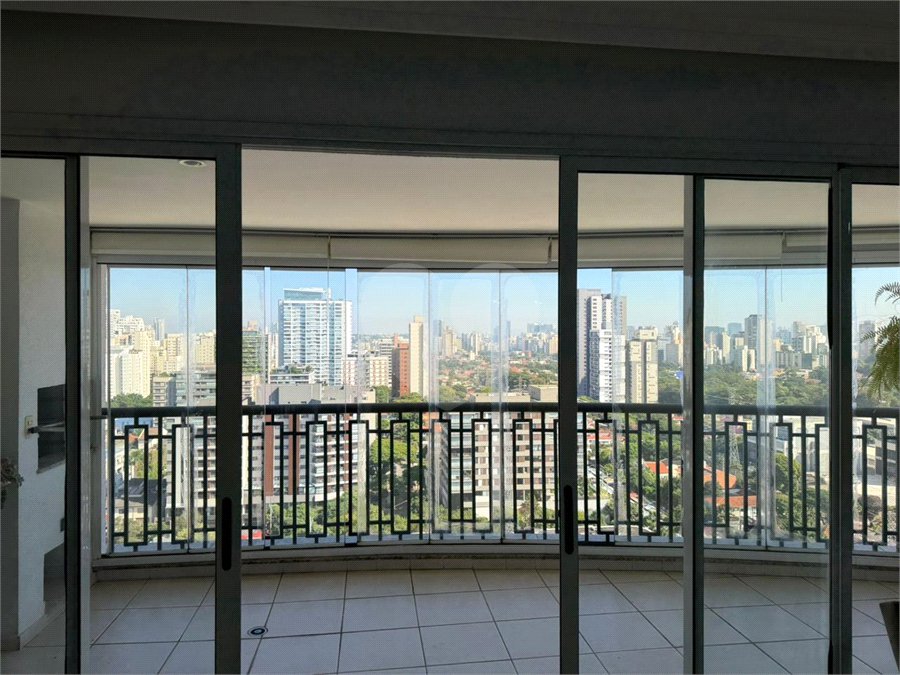 Apartamento à venda com 3 suítes em Campo Belo, São Paulo, SP
