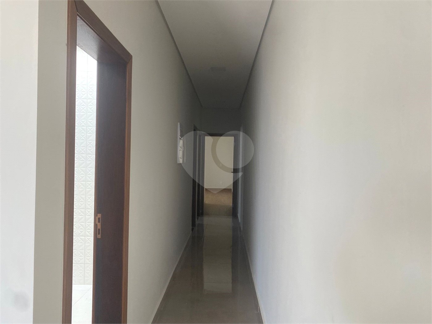 Casa à venda com 3 suítes no condomínio Condomíno Helena Maria, Sorocaba - SP