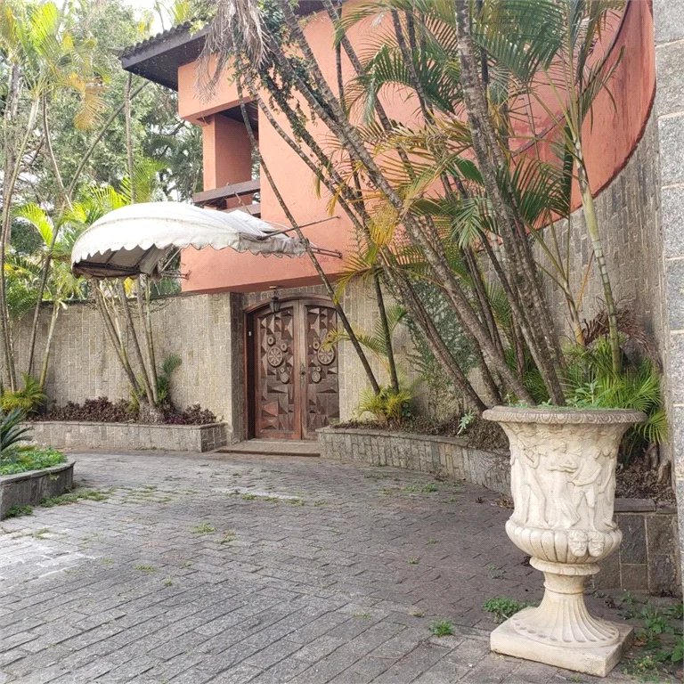 Casa à venda com 6 quartos, sendo 4 suítes, em Vila Sônia, São Paulo, SP