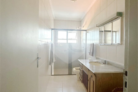 Sobrado à venda com 3 quartos em Vila Paulicéia, São Paulo, SP