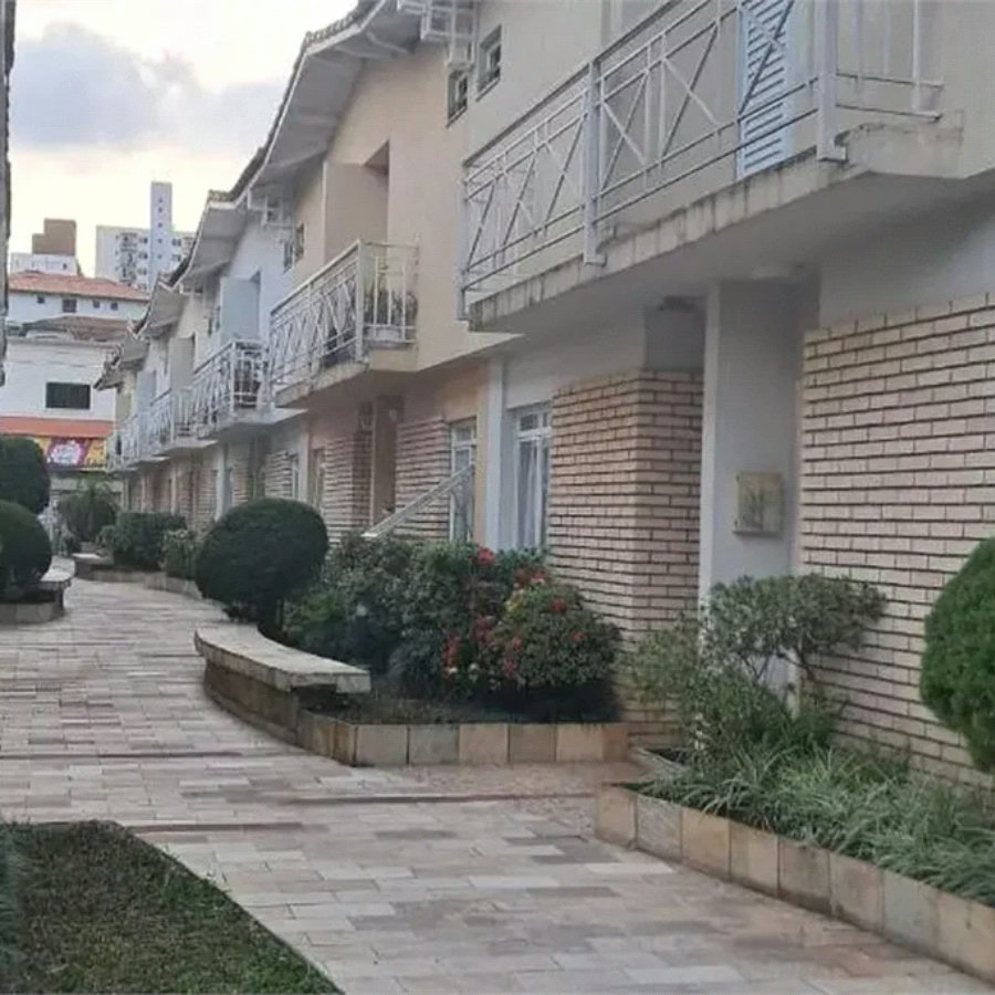 Lindo sobrado a venda em condomínio fechado, no Jardim das Palmas, com 3 dormitórios, sendo uma suíte