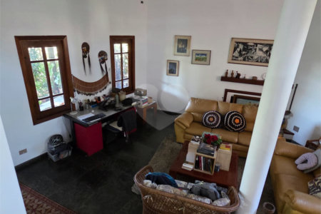 Casa à venda com 4 quartos, sendo 2 suítes, em Cidade São Francisco, São Paulo, SP