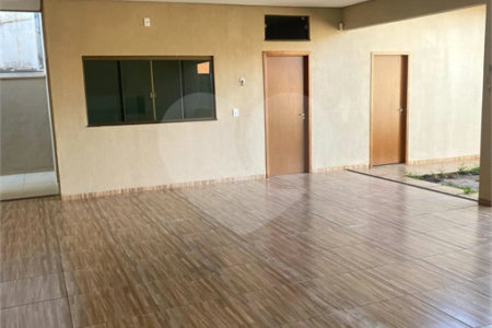 Casa à venda com 4 quartos, sendo 1 suíte,  em Jardim Europa, Dourados, MS