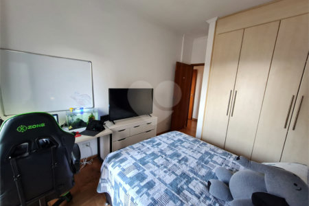 Apartamento à venda com 4 quartos, sendo 1 suíte,  em Vila Ipojuca, São Paulo, SP