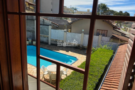 Casa à venda com 3 quartos, sendo 1 suíte, com vista deslumbrante em Recreio Maristela, Atibaia