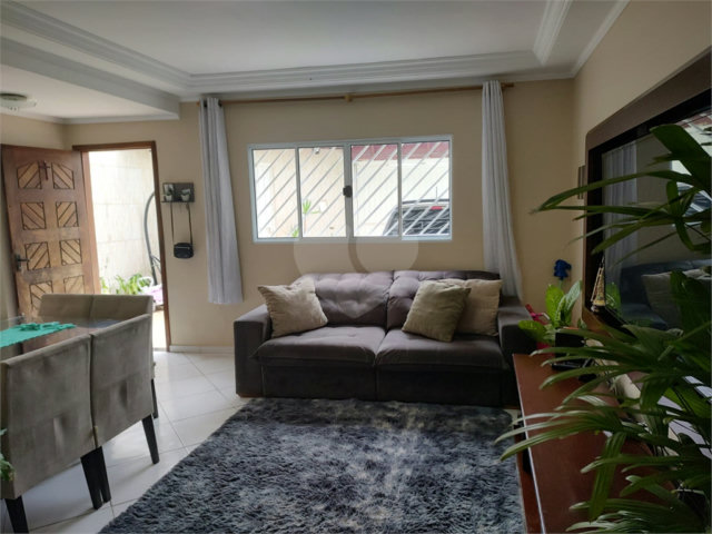 Sobrado à venda com 2 suítes em Vila Carrão, São Paulo, SP