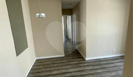 Apartamento à venda com 2 quartos, sendo 1 suíte,  em Quarta Parada, São Paulo, SP
