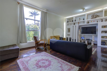 Casa Térrea à venda com 5 quartos, sendo 4 suítes, em Interlagos, São Paulo, SP