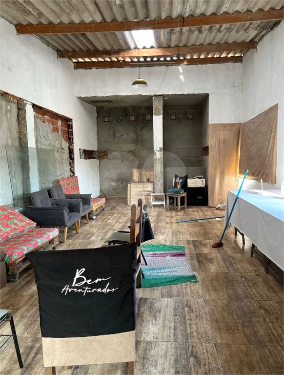Casa à venda com 3 quartos em Jardim Suína, Taboão da Serra, SP
