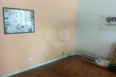 Sobrado à venda com 3 quartos, sendo 1 suíte, em Alto da Boa Vista, São Paulo, SP
