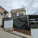 Casa à venda com 5 quartos, sendo 3 suítes, no condomínio Village Texeira Campos, Rio de Janeiro - RJ