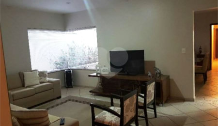 Casa à venda com 4 quartos, sendo 1 suíte, no condomínio Residencial Esplanada, Salto - SP