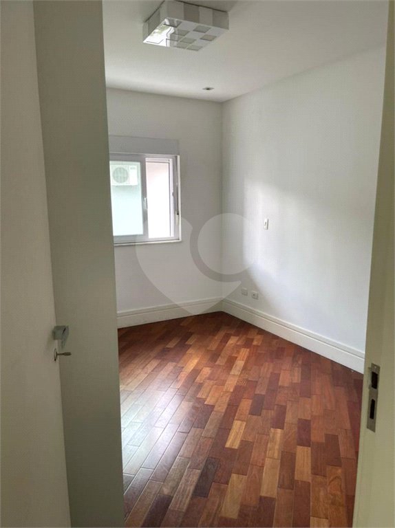 Casa à venda com 3 suítes no condomínio Quinta de Santo Antônio, São Paulo - SP