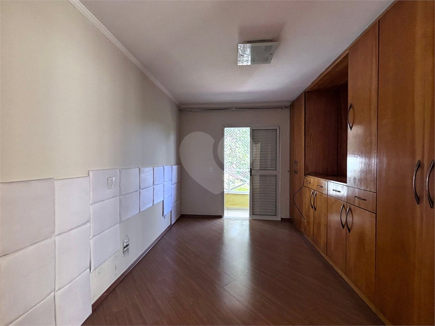 Sobrado à venda com 3 quartos, sendo 1 suíte, no condomínio Villagio da Granja, Cotia - SP