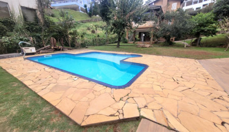 Casa à venda com 3 suítes no condomínio Suíça da Cantareira, Mairiporã - SP