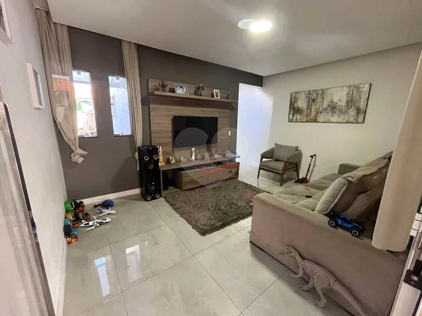 Sobrado à venda com 3 quartos, sendo 1 suíte,  em Vila Nova Cintra, Mogi das Cruzes, SP
