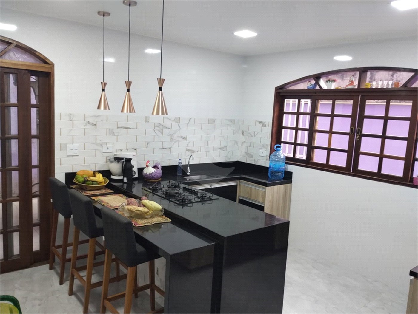 Sobrado à venda com 3 quartos, sendo 1 suíte,  em Jardim Varan, Suzano, SP