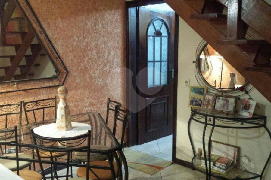 Casa à venda com 3 quartos, sendo 1 suíte, no condomínio Jardim das Pedras, São Paulo - SP