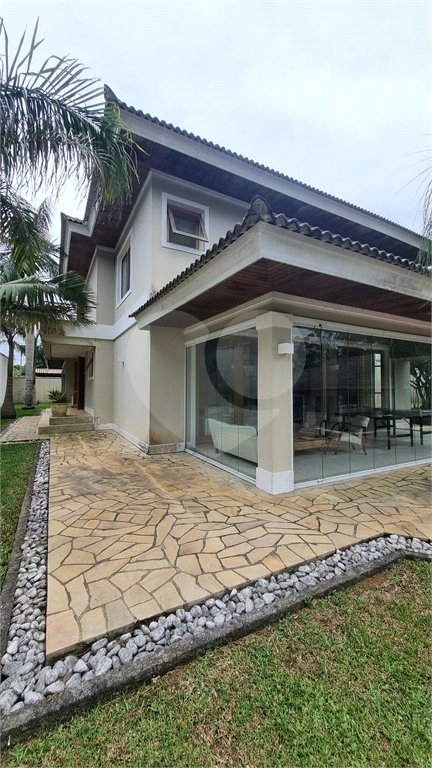 Casa à venda ou para alugar com 5 suítes em Serra da Cantareira, Mairiporã, SP