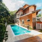 Casa à venda com 5 quartos, sendo 4 suítes, no condomínio Figueira Garden, Atibaia - SP