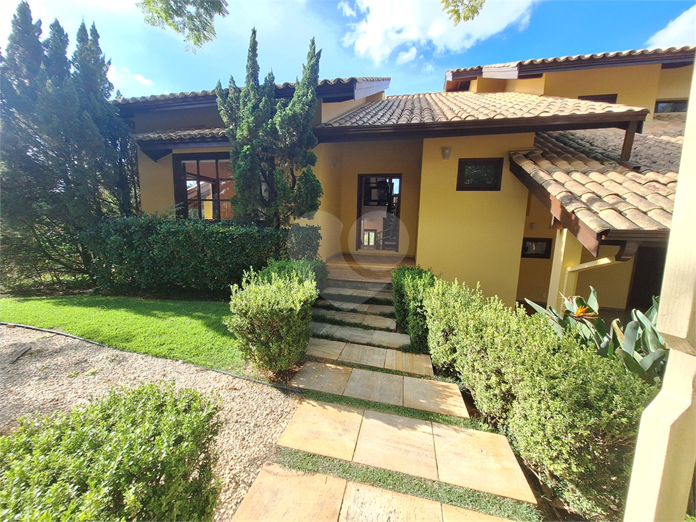 Casa à venda com 3 suítes no condomínio Chácaras do Lago, Vinhedo - SP