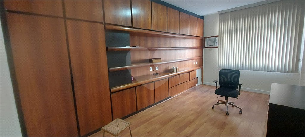 Apartamento à venda com 4 quartos, sendo 1 suíte,  em Laranjeiras, Rio de Janeiro, RJ