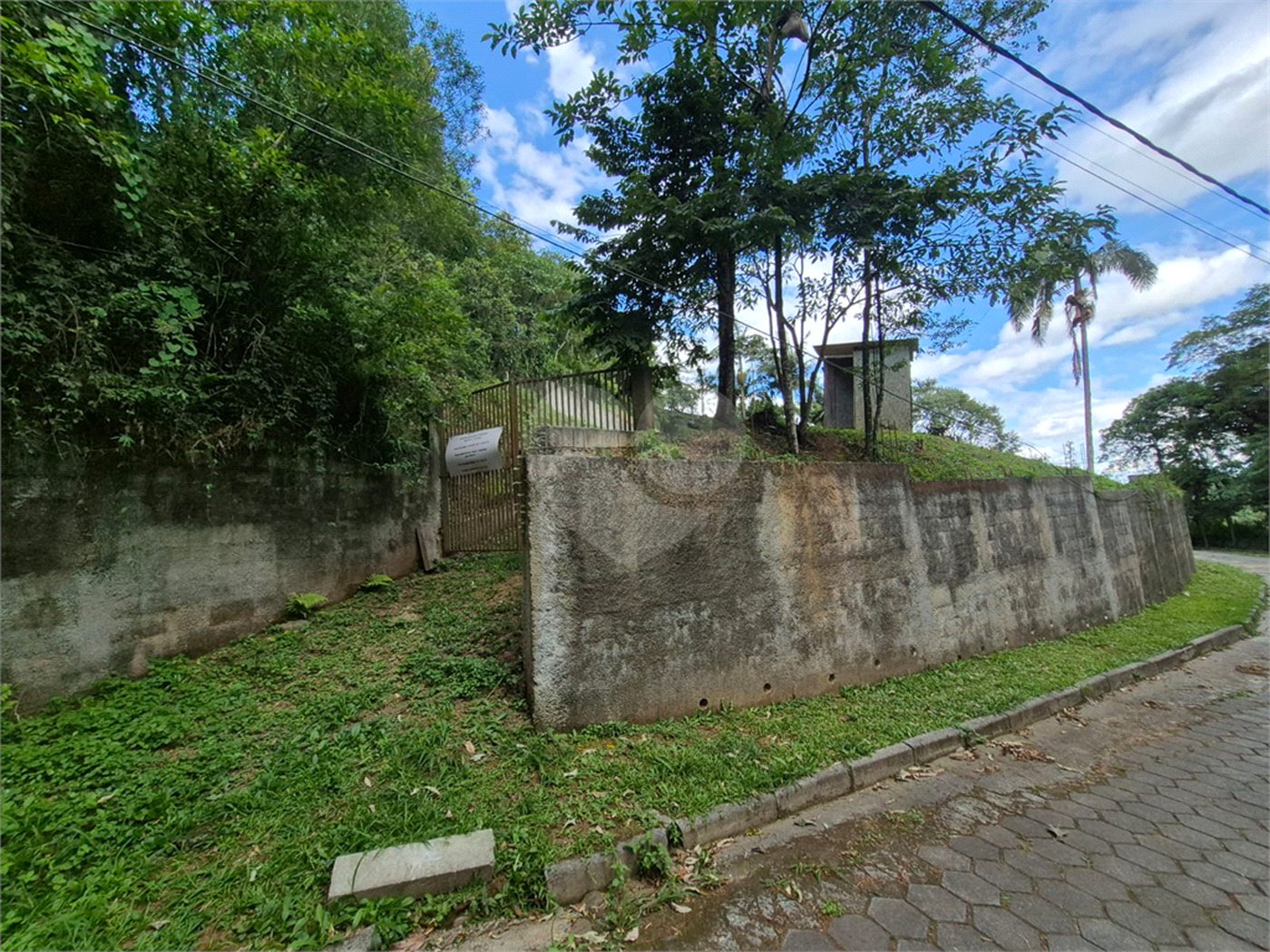 Casa à venda no condomínio Jardim da Montanha I, Mairiporã - SP