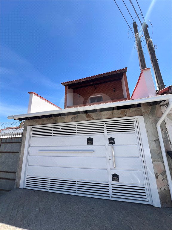 Sobrado à venda com 3 quartos, sendo 1 suíte, em Conjunto Habitacional Brás Cubas, Mogi das Cruzes, SP