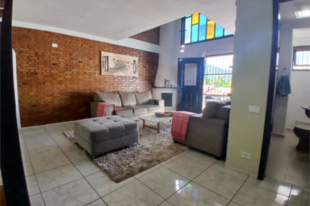 Casa à venda com 3 quartos, sendo 1 suíte,  em Recreio Maristela, Atibaia, SP