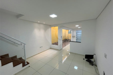 Casa de Vila para alugar com 4 suítes em Vila Romana, São Paulo, SP