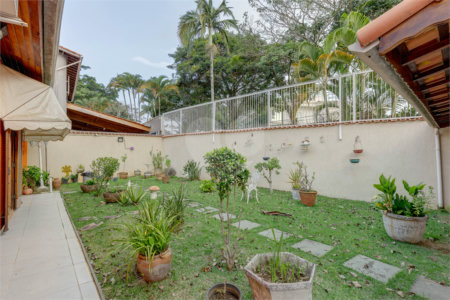 Casa Térrea à venda com 4 quartos, sendo 3 suítes, em Interlagos, São Paulo, SP