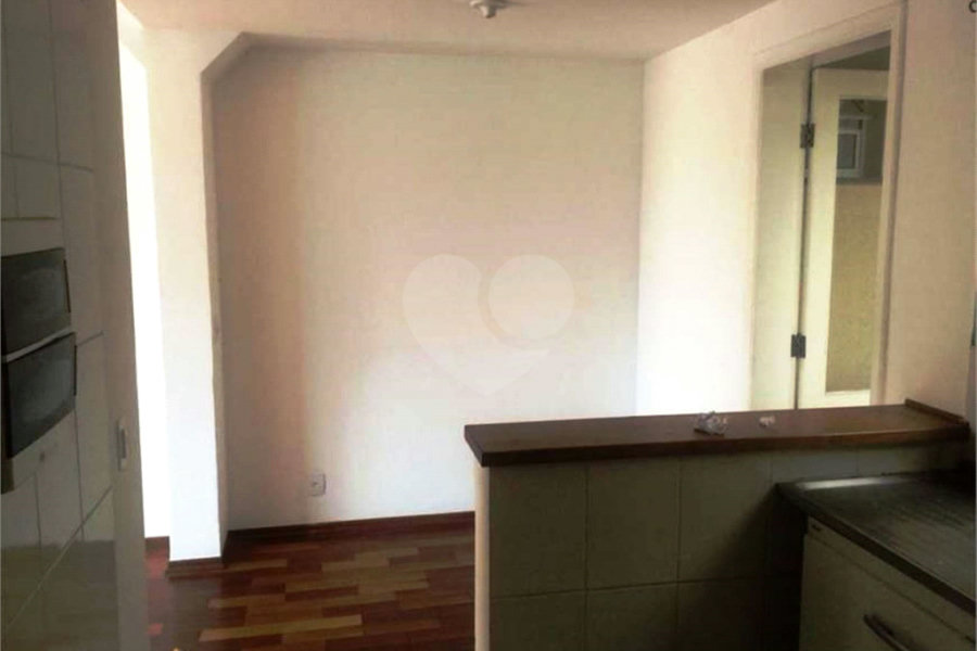 Casa à venda com 3 quartos, sendo 1 suíte, no condomínio Vila das Macieiras, São Paulo - SP