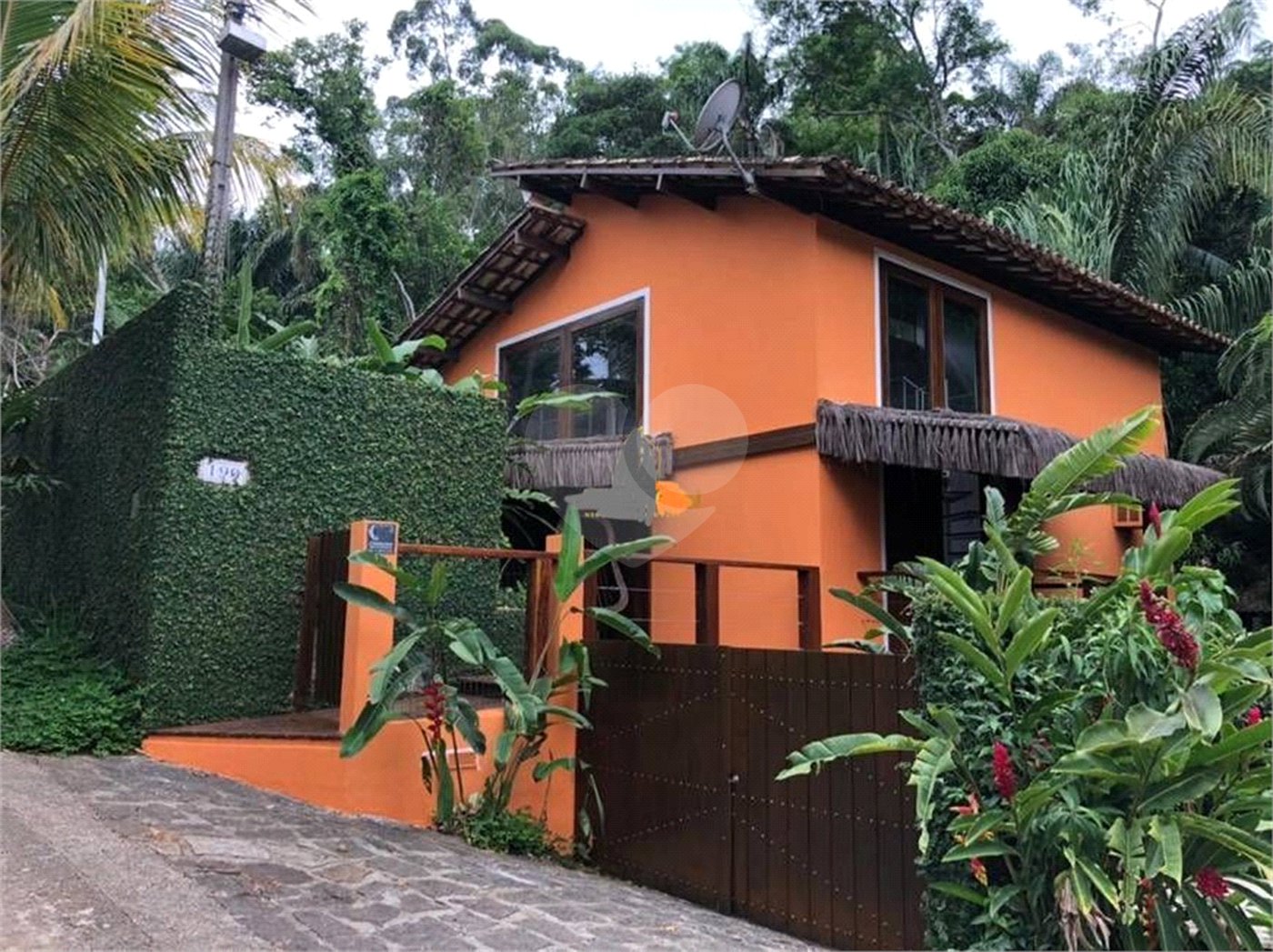 Casa à venda com 4 quartos, sendo 2 suítes,  em Barra Velha, Ilhabela, SP