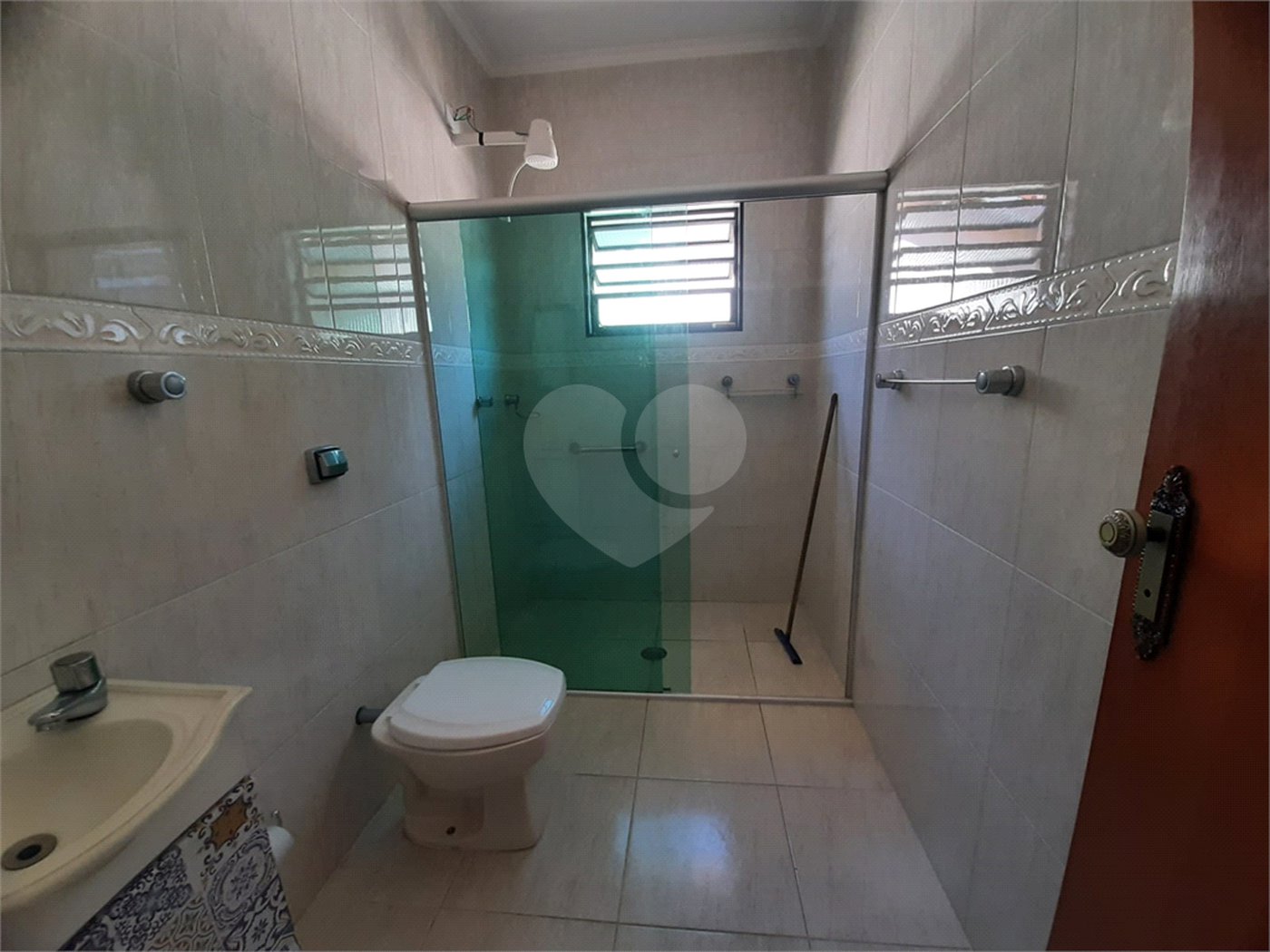 Sobrado à venda com 5 quartos, sendo 1 suíte, em Tremembé, São Paulo, SP