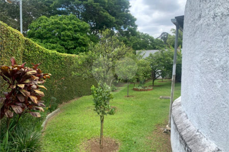 Casa à venda ou para alugar com 6 quartos, sendo 2 suítes, em Parque São George, Cotia, SP