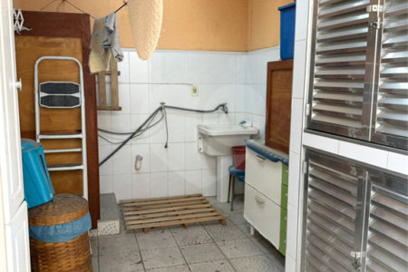 Casa à venda com 2 quartos no condomínio Residencial Bari, Itaquaquecetuba - SP
