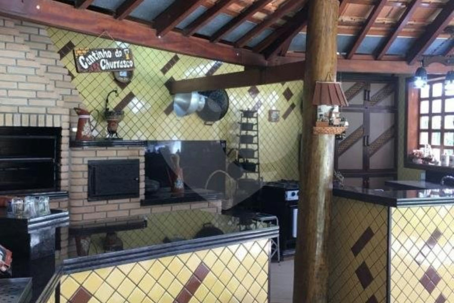 Casa à venda com 3 suítes no condomínio Alpes Caieras, Caieiras - SP