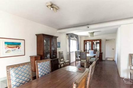 Este elegante apartamento em Higienópolis oferece 224m² de área muito bem distribuída, perfeito para quem valoriza conforto