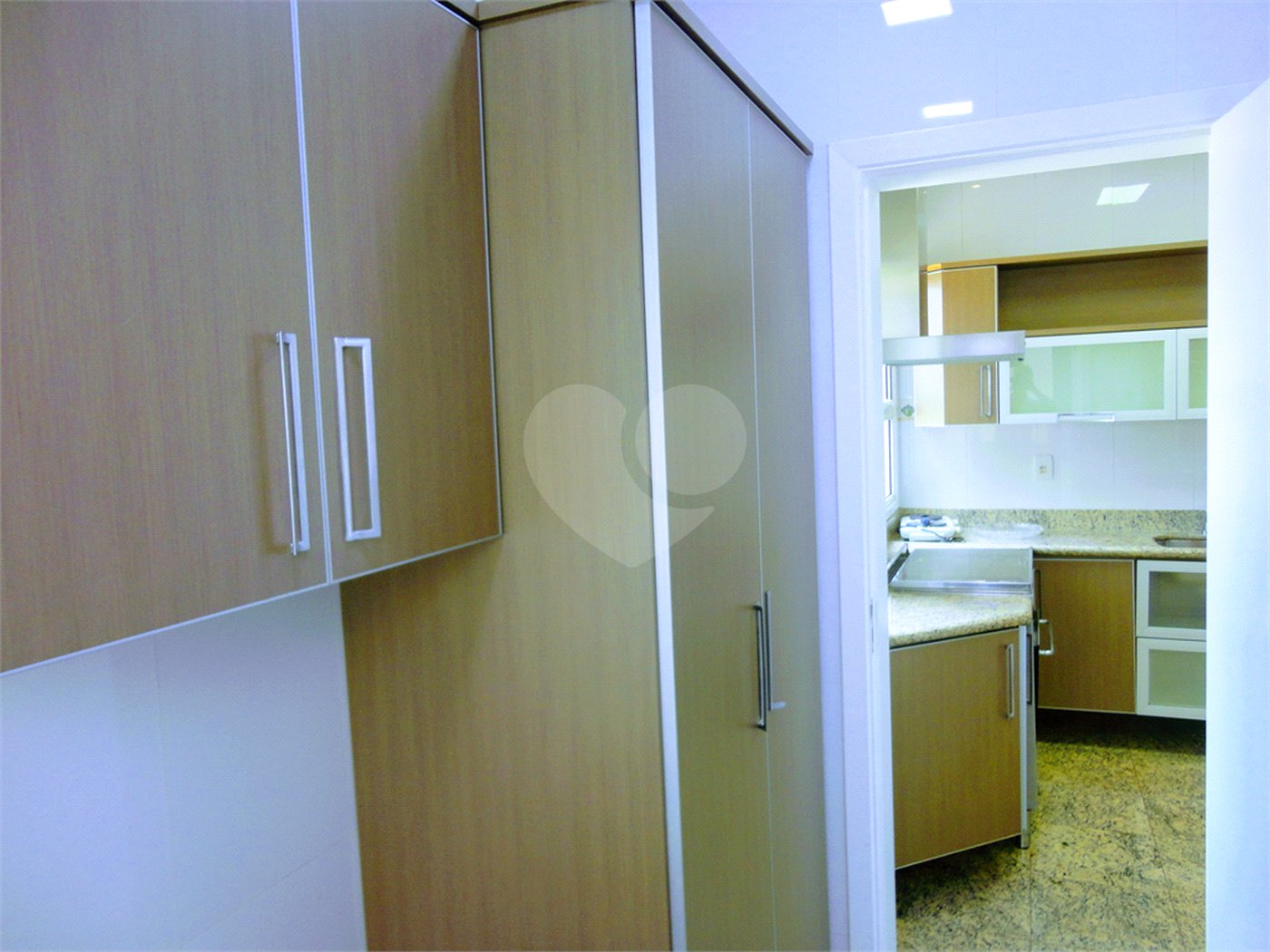 Casa à venda com 3 suítes no condomínio Residencial Jardim América, Vinhedo - SP