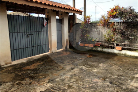 Casa à venda com 3 quartos, sendo 1 suíte, em Vila Santa Helena, Atibaia, SP