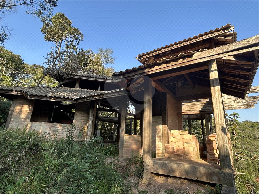 Casa à venda com 3 quartos, sendo 2 suítes,  no condomínio Alpes da Cantareira, Mairiporã - SP