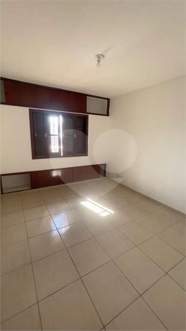 Sobrado à venda com 4 quartos, sendo 1 suíte,  em Jardim Ester Yolanda, São Paulo, SP