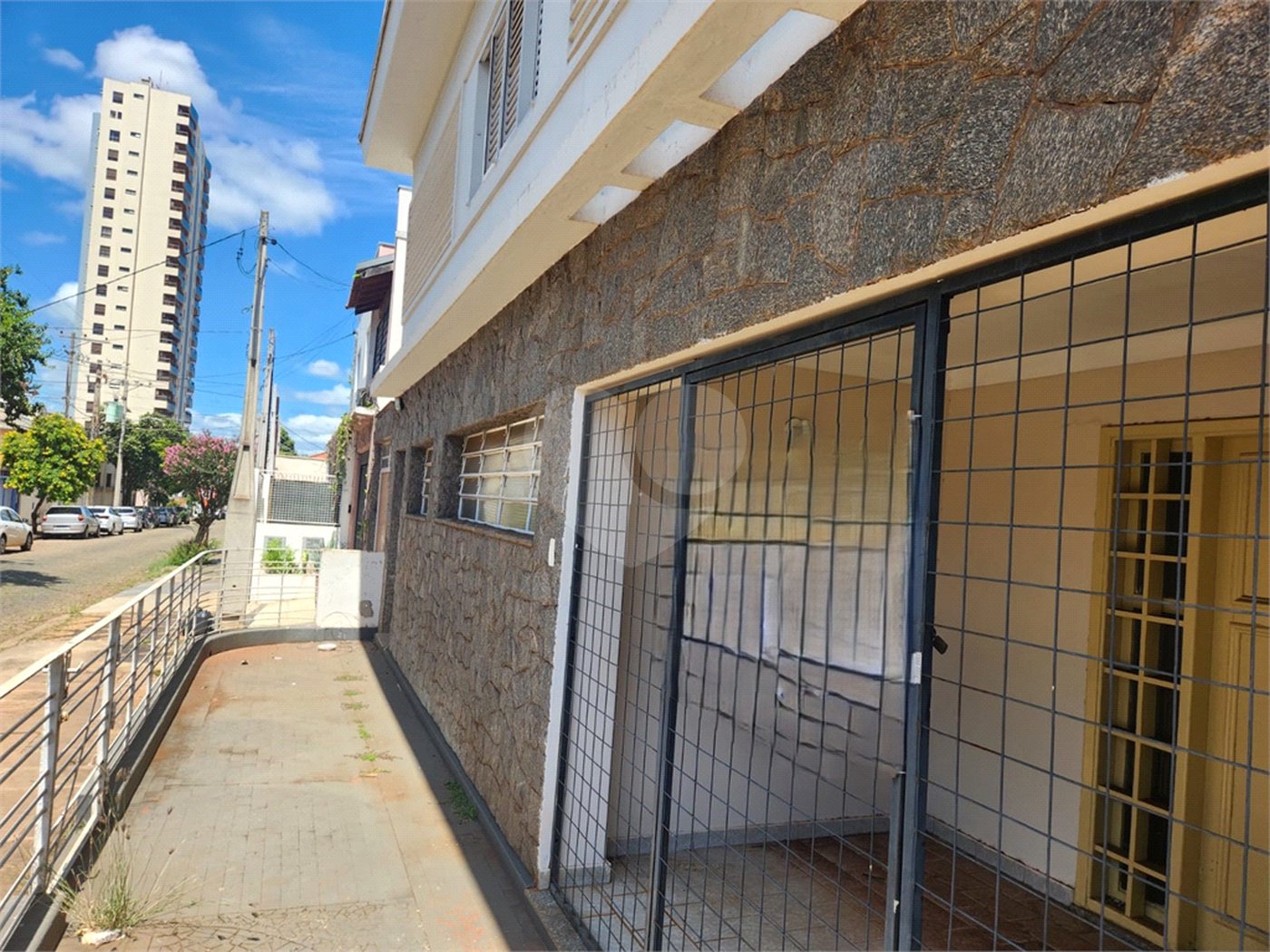 Sobrado à venda com 4 quartos, sendo 1 suíte, no Centro, Araraquara, SP
